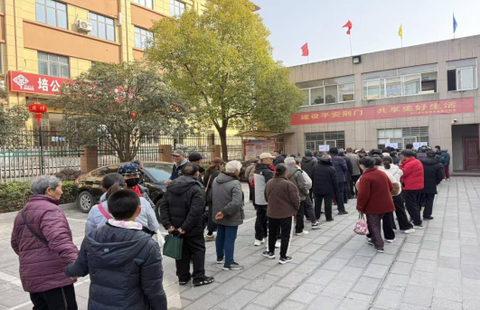 特困補(bǔ)助暖民心 企業(yè)擔(dān)當(dāng)顯溫情——荊門市中荊置業(yè)扎實(shí)開(kāi)展困難職工幫扶工作(1)151.png